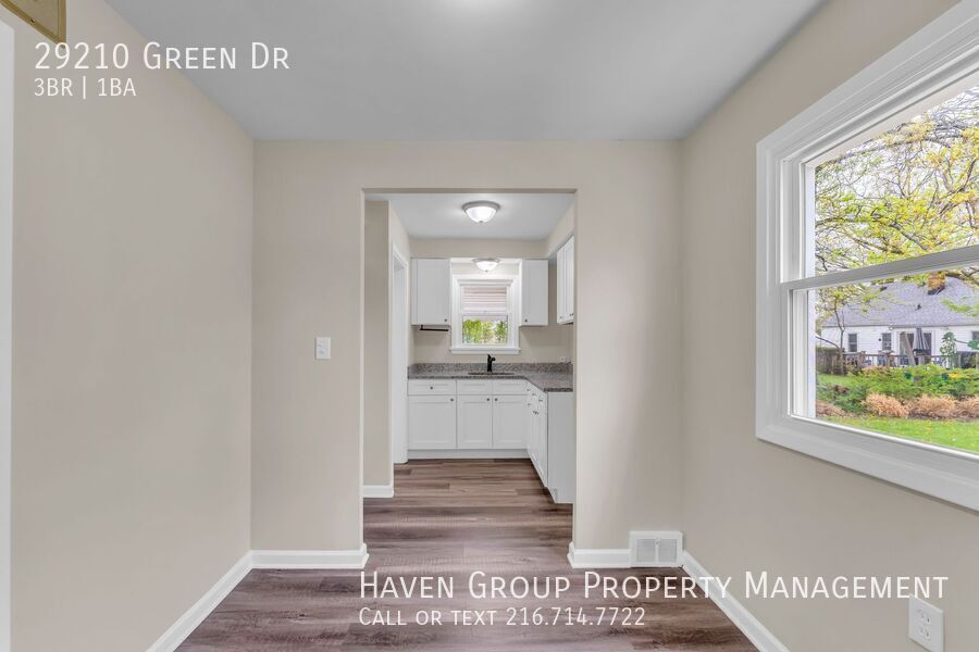 29210 Green Dr, Willowick - Spacious 3-bed 1-bath single-family home! property image