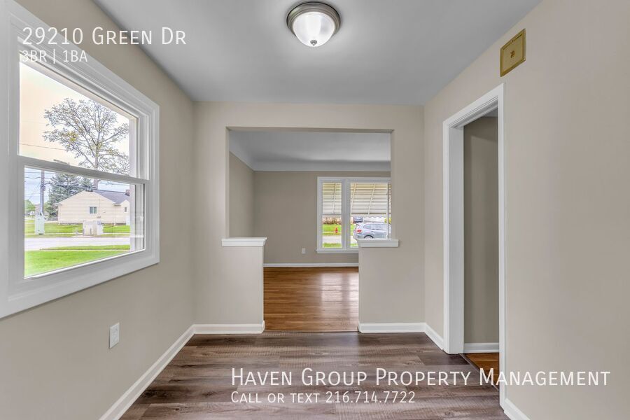 29210 Green Dr, Willowick - Spacious 3-bed 1-bath single-family home! property image