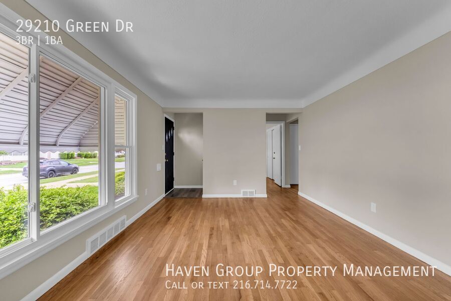 29210 Green Dr, Willowick - Spacious 3-bed 1-bath single-family home! property image