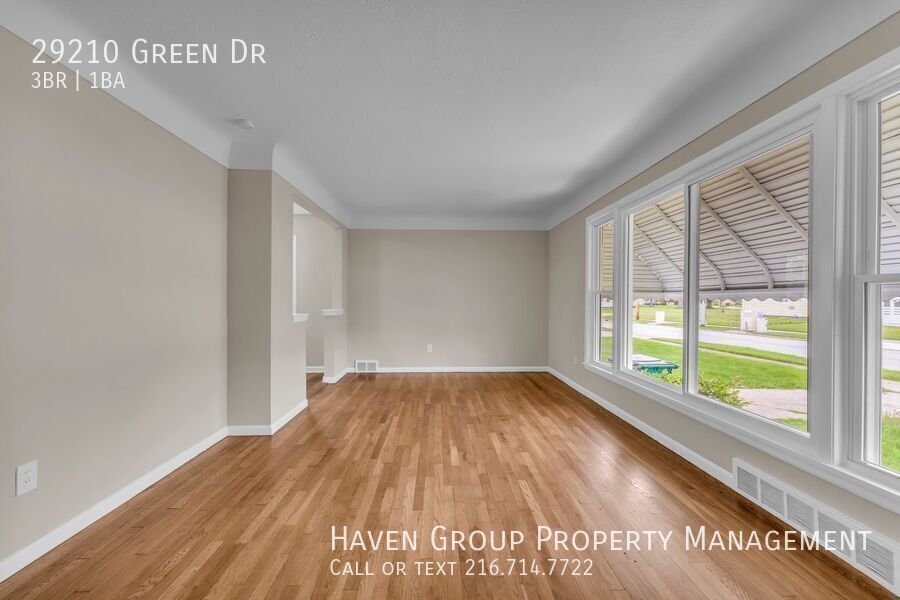29210 Green Dr, Willowick - Spacious 3-bed 1-bath single-family home! property image