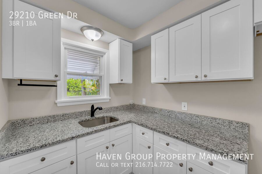 29210 Green Dr, Willowick - Spacious 3-bed 1-bath single-family home! property image