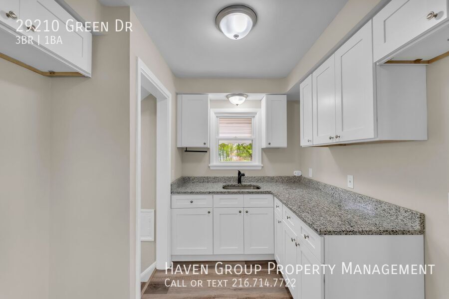 29210 Green Dr, Willowick - Spacious 3-bed 1-bath single-family home! property image