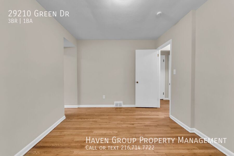 29210 Green Dr, Willowick - Spacious 3-bed 1-bath single-family home! property image