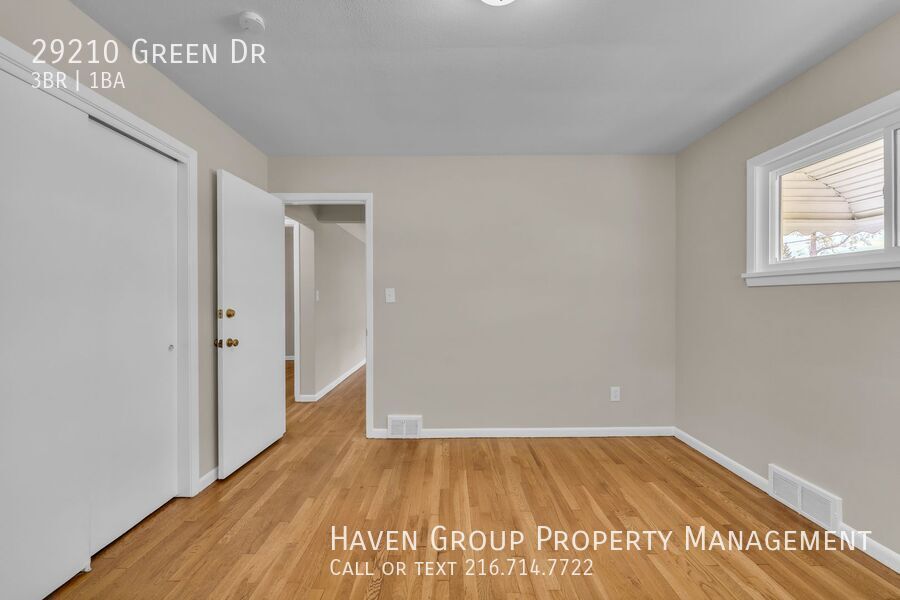 29210 Green Dr, Willowick - Spacious 3-bed 1-bath single-family home! property image