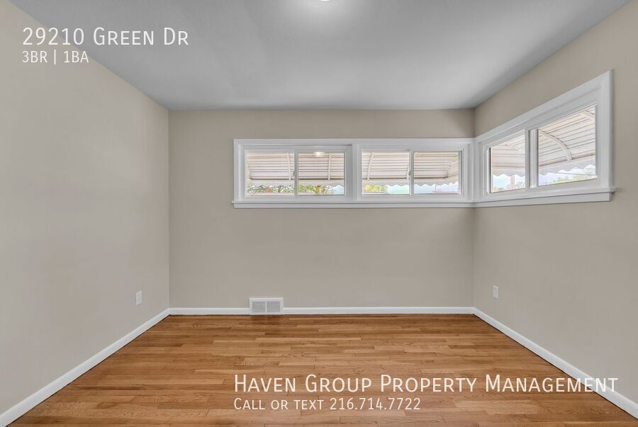 29210 Green Dr, Willowick - Spacious 3-bed 1-bath single-family home! property image