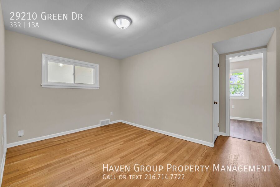 29210 Green Dr, Willowick - Spacious 3-bed 1-bath single-family home! property image