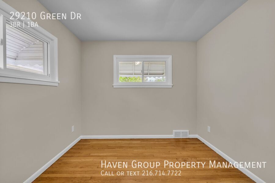 29210 Green Dr, Willowick - Spacious 3-bed 1-bath single-family home! property image