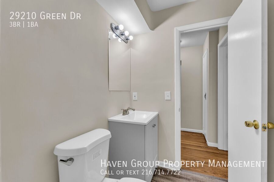 29210 Green Dr, Willowick - Spacious 3-bed 1-bath single-family home! property image
