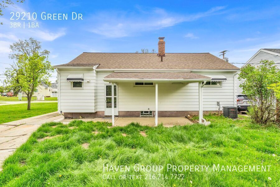 29210 Green Dr, Willowick - Spacious 3-bed 1-bath single-family home! property image