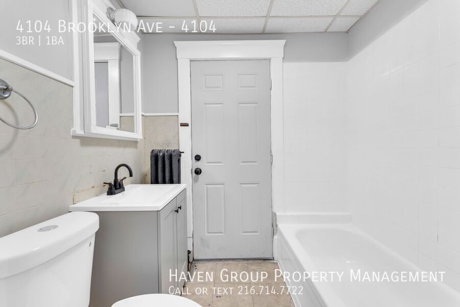 4102 (4104) Brooklyn Ave | Left Side, Cleveland, Ohio, 44109 - Spacious 3-bed 1-bath multi-family home! property image