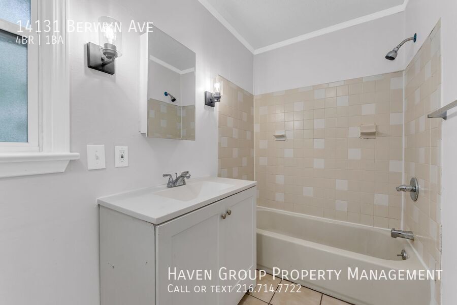 14131 Berwyn Ave, Cleveland, Ohio, 44111- Spacious 4-bed 1 -bath single-family home! property image