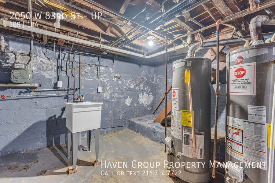 2050 W 83rd St | UP, Cleveland, Ohio, 44102 - Spacious 3-bed 1-bath multi-family home! property image