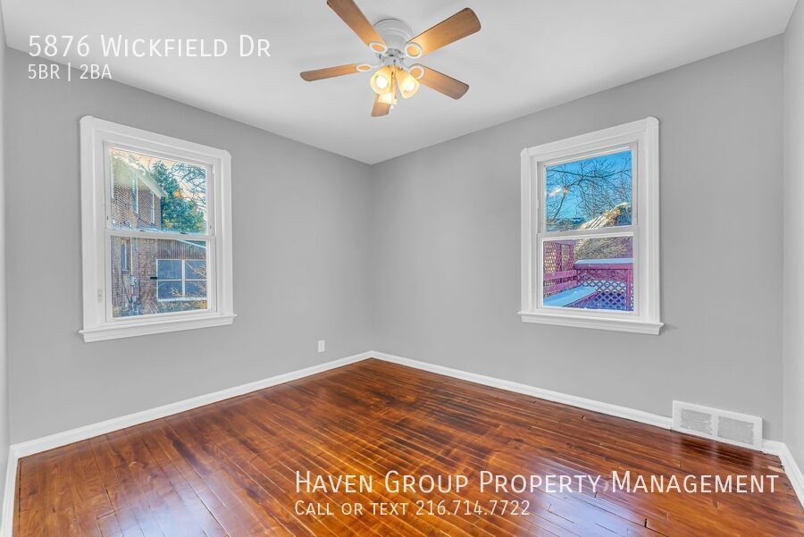 5876 Wickfield Dr, Parma Heights, OH 44130 - Spacious 5-bed 2-bath single-family home! property image