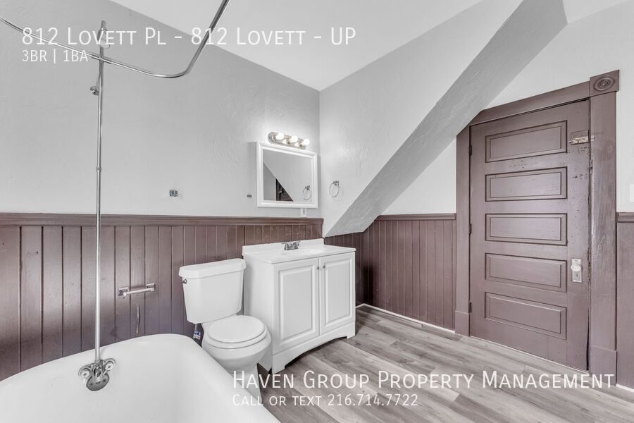 812 Lovett PIace | UP, Lorain, Ohio, 44052 - Spacious 3-bed 1-bath multi-family home! property image
