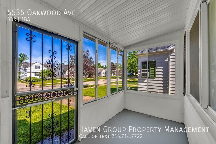 5535 Oakwood Ave, Maple Heights, Ohio, 44137- Spacious 3-bed 1 -bath single-family home! property image