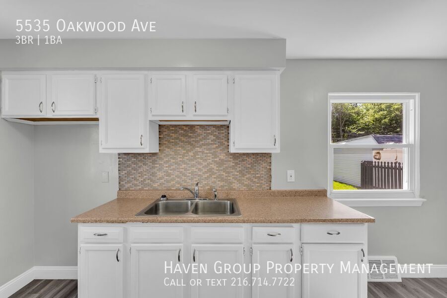 5535 Oakwood Ave, Maple Heights, Ohio, 44137- Spacious 3-bed 1 -bath single-family home! property image