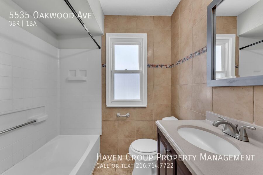 5535 Oakwood Ave, Maple Heights, Ohio, 44137- Spacious 3-bed 1 -bath single-family home! property image