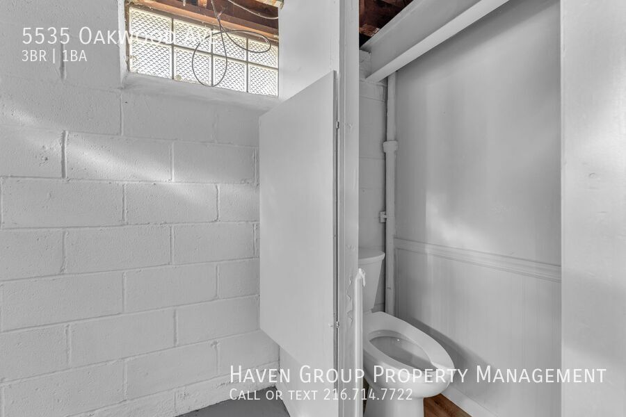 5535 Oakwood Ave, Maple Heights, Ohio, 44137- Spacious 3-bed 1 -bath single-family home! property image