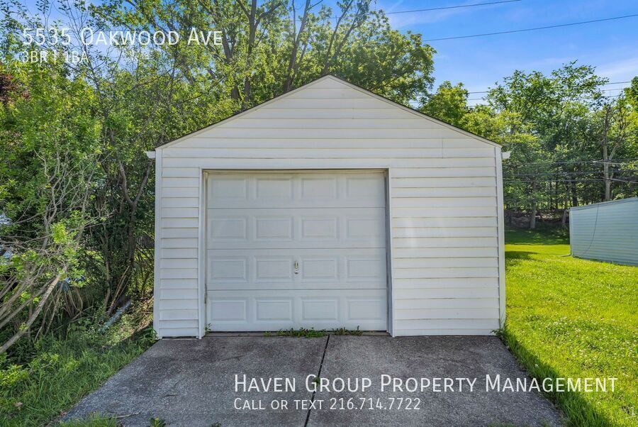 5535 Oakwood Ave, Maple Heights, Ohio, 44137- Spacious 3-bed 1 -bath single-family home! property image