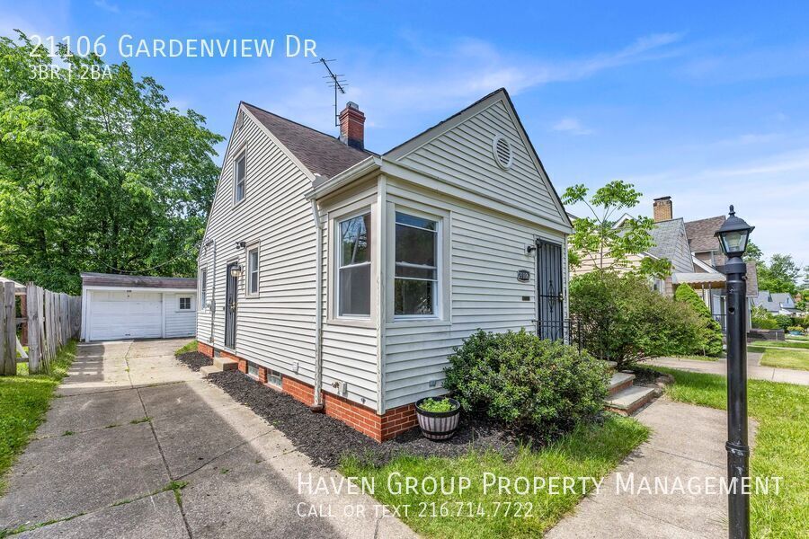 21106 Gardenview Dr, Maple Heights, Ohio, 44137- Spacious 3-bed 2-bath single-family home! property image