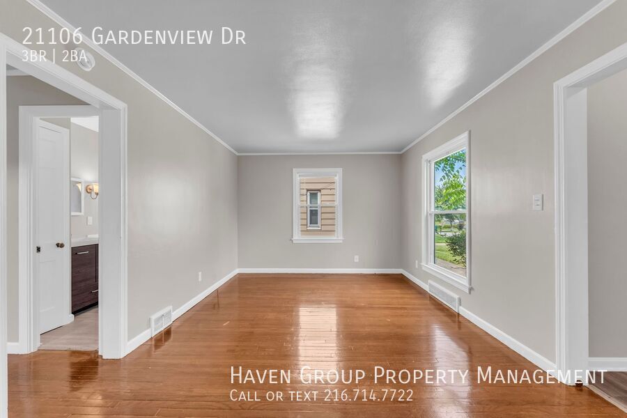 21106 Gardenview Dr, Maple Heights, Ohio, 44137- Spacious 3-bed 2-bath single-family home! property image