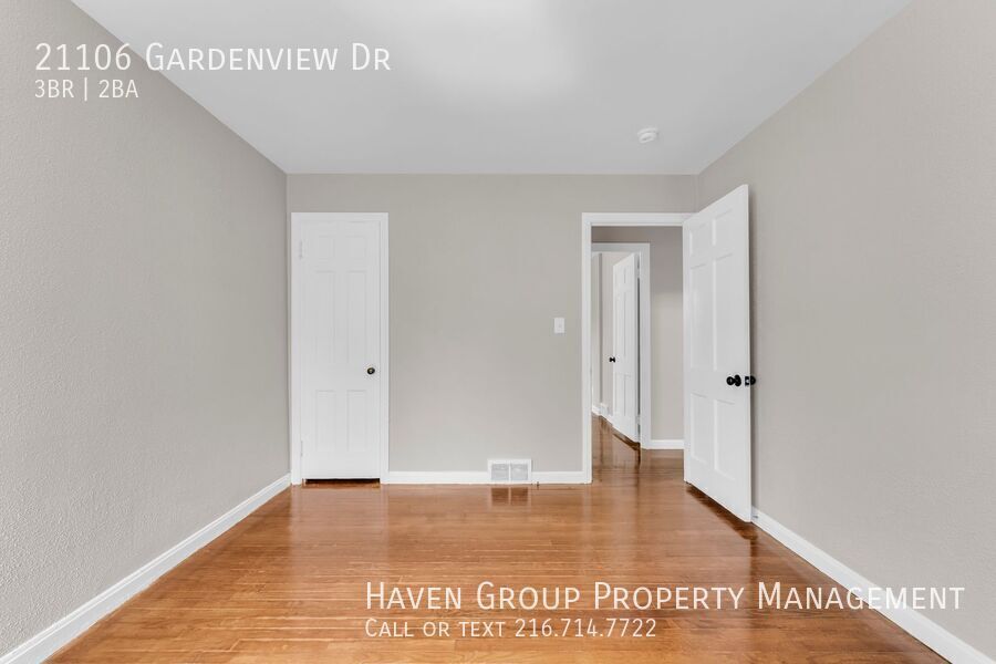 21106 Gardenview Dr, Maple Heights, Ohio, 44137- Spacious 3-bed 2-bath single-family home! property image