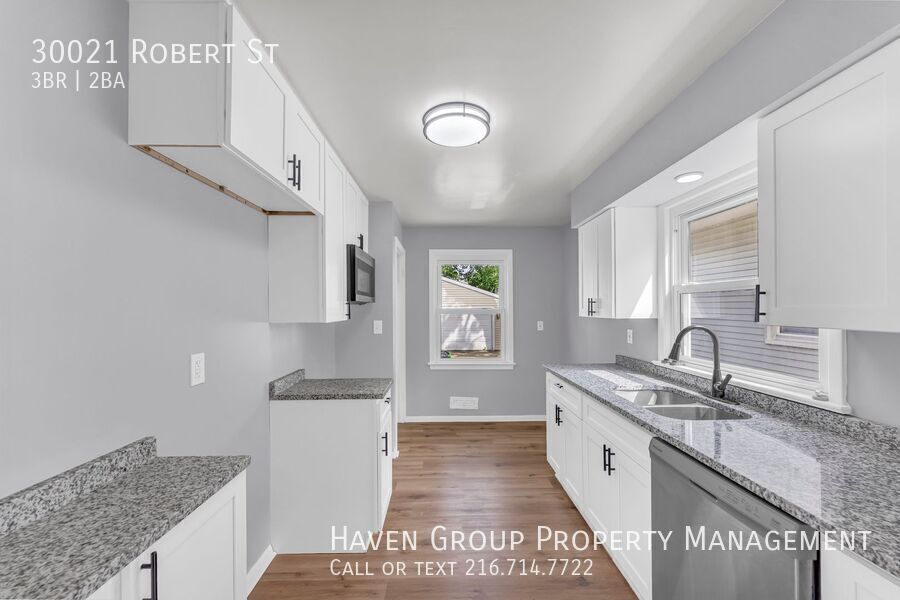 30021 Robert St, Wickliffe, OH 44092- Spacious 3-bed 1.5 -bath single-family home! property image