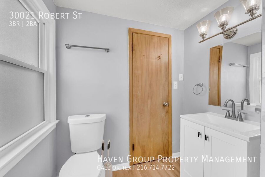 30021 Robert St, Wickliffe, OH 44092- Spacious 3-bed 1.5 -bath single-family home! property image