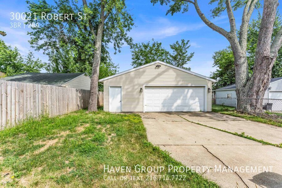 30021 Robert St, Wickliffe, OH 44092- Spacious 3-bed 1.5 -bath single-family home! property image