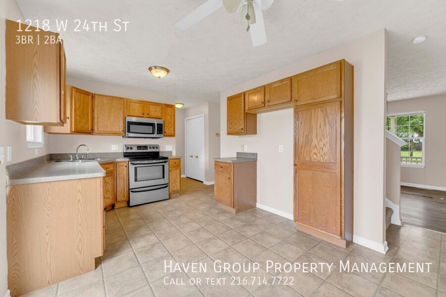 1218 W 24th St, Lorain, OH 44052- Spacious 3-bed 1.5 -bath single-family home! property image