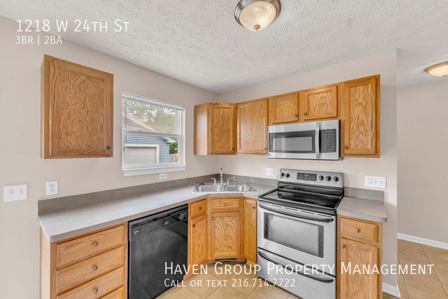 1218 W 24th St, Lorain, OH 44052- Spacious 3-bed 1.5 -bath single-family home! property image