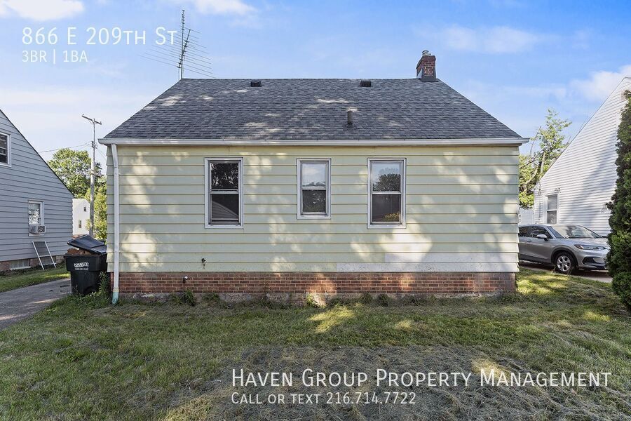 866 E 209th St, Euclid, OH 44119- Spacious 3-bed 1-bath single-family home! property image