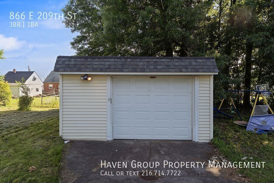 866 E 209th St, Euclid, OH 44119- Spacious 3-bed 1-bath single-family home! property image