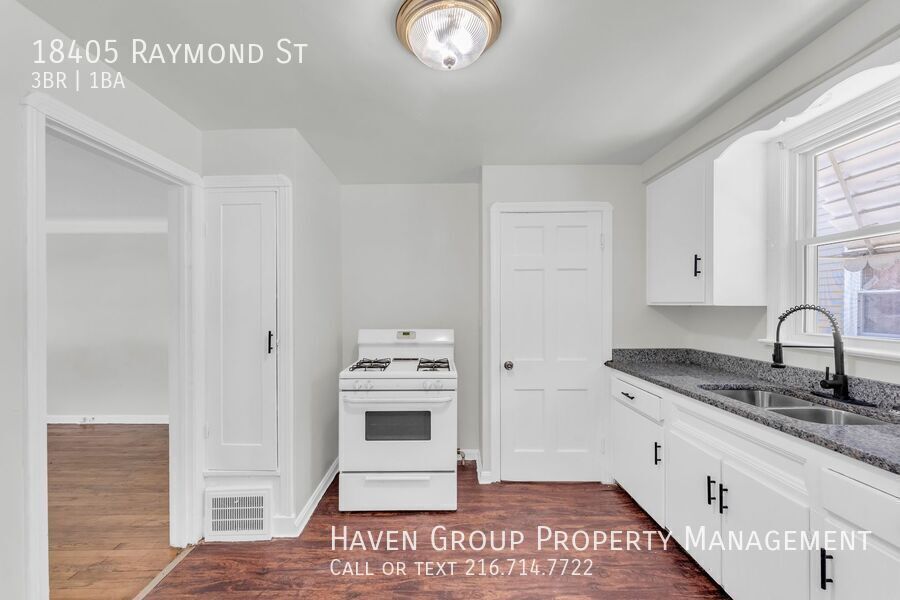 18405 Raymond St, Maple Heights, OH 44137 - Spacious 3-bed 1-bath single-family home! property image