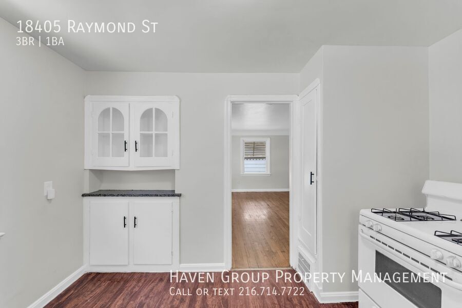 18405 Raymond St, Maple Heights, OH 44137 - Spacious 3-bed 1-bath single-family home! property image