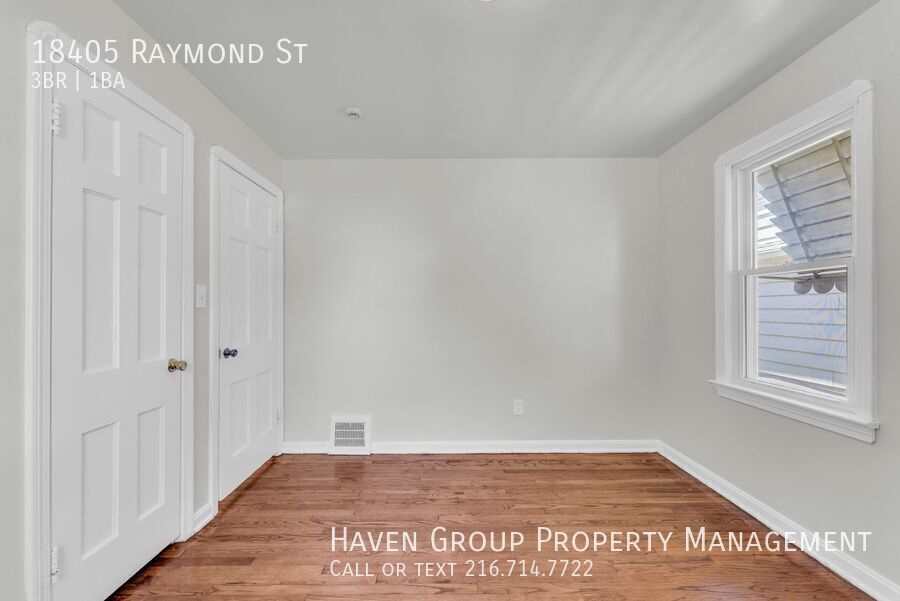 18405 Raymond St, Maple Heights, OH 44137 - Spacious 3-bed 1-bath single-family home! property image
