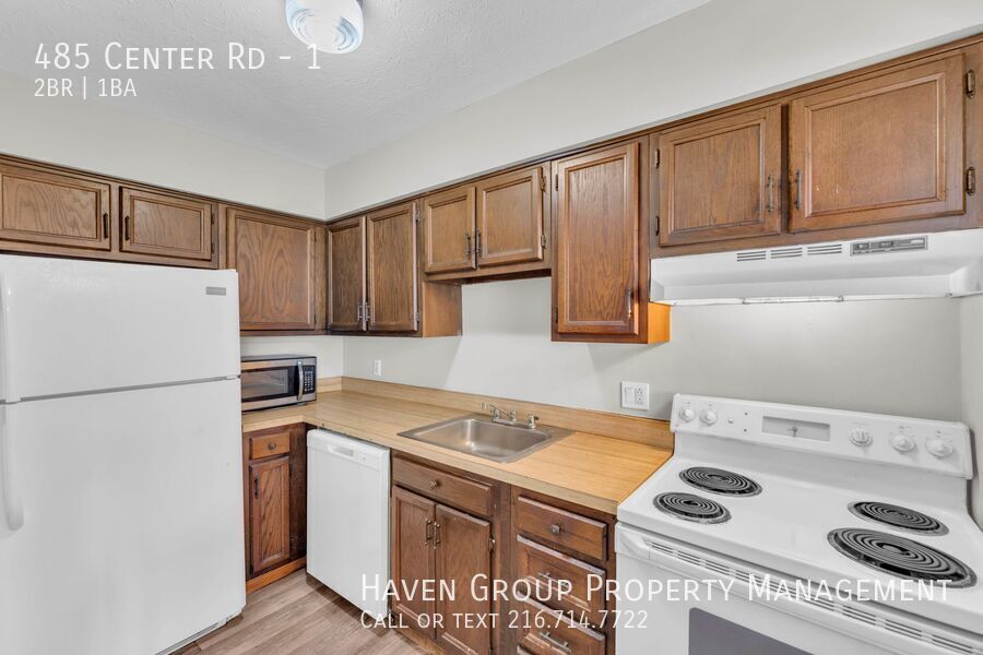 485 Center Rd | Unit 1, Bedford, OH 44146 - Spacious 2-bed 1-bath multi-family home! property image
