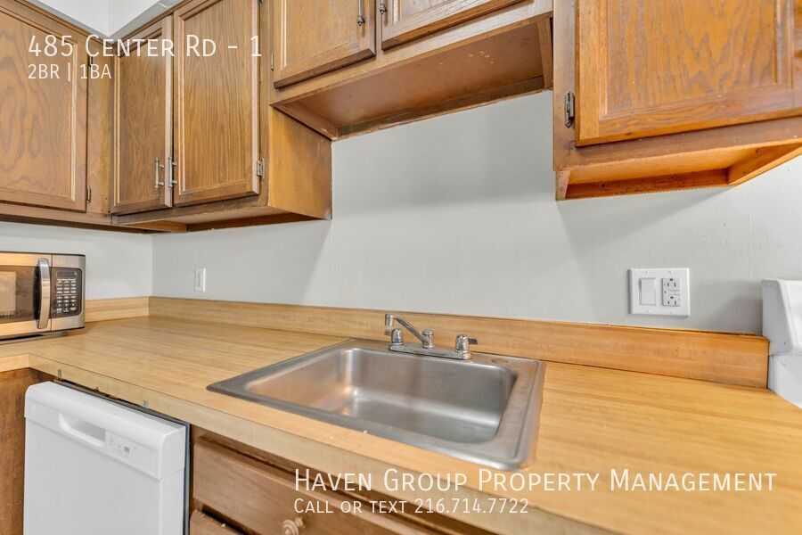 485 Center Rd | Unit 1, Bedford, OH 44146 - Spacious 2-bed 1-bath multi-family home! property image