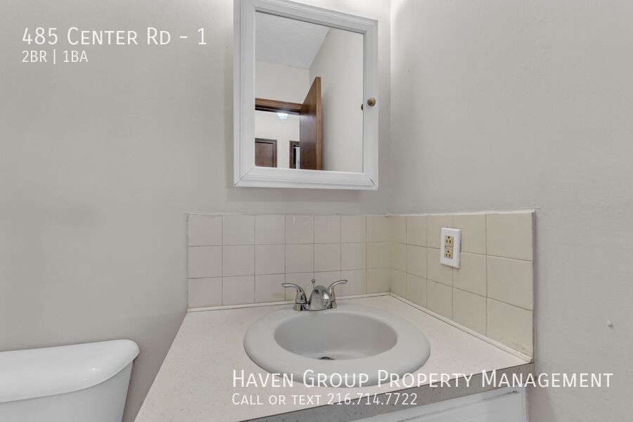 485 Center Rd | Unit 1, Bedford, OH 44146 - Spacious 2-bed 1-bath multi-family home! property image