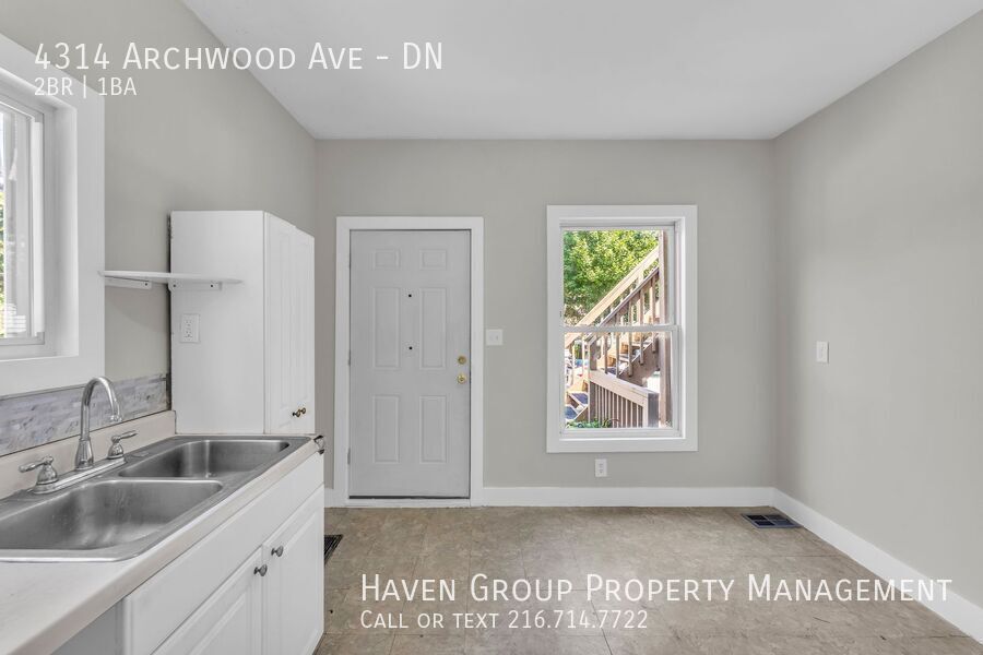 4314 Archwood Ave| DN, Cleveland, OH 44109 - Spacious 2-bed 1-bath multi-family home! property image