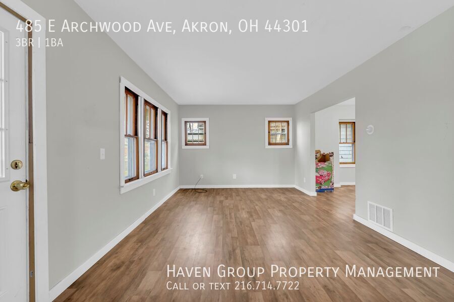 485 E Archwood Ave, Akron, OH 44301- Spacious 3-bed 1-bath single-family home! property image