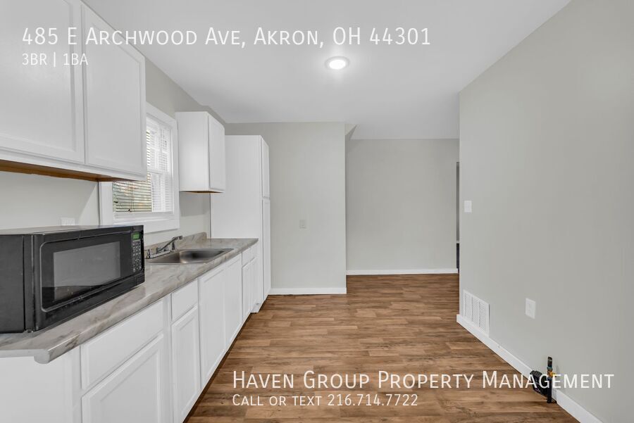 485 E Archwood Ave, Akron, OH 44301- Spacious 3-bed 1-bath single-family home! property image