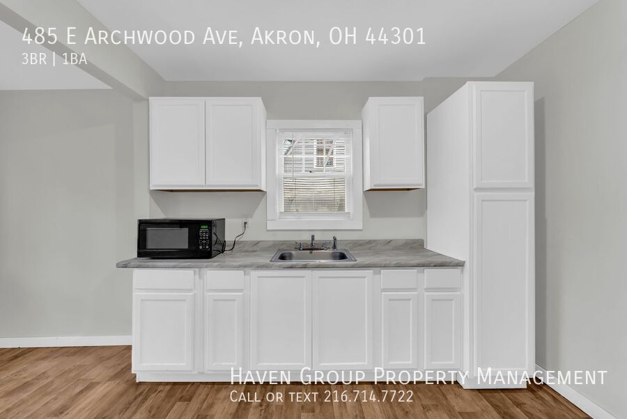 485 E Archwood Ave, Akron, OH 44301- Spacious 3-bed 1-bath single-family home! property image
