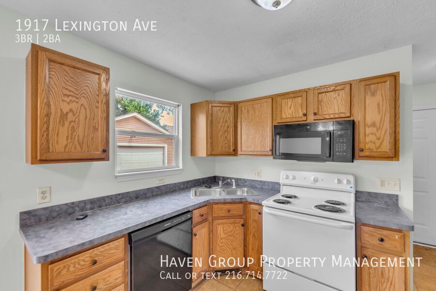 1917 Lexington Ave, Lorain, OH 44052 - Spacious 3-bed 1.5-bath single-family home! property image
