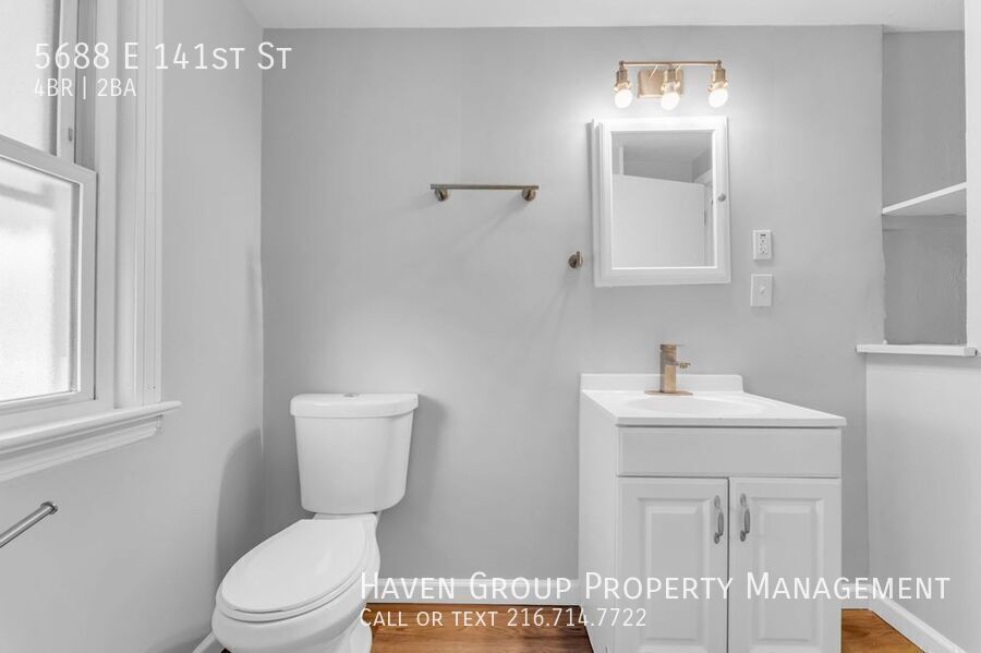 5688 E 141st St, Maple Heights, OH 44137 - Spacious 4-bed 2-bath single-family home! property image