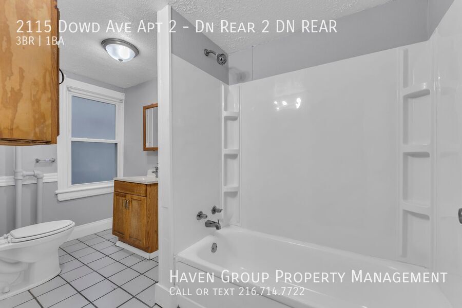 2115 Dowd Ave | Unit 2, Lakewood, OH 44107 - Spacious 3-bed 1-bath multi-family home! property image