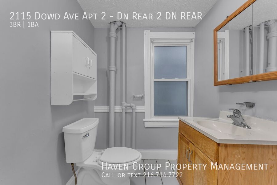 2115 Dowd Ave | Unit 2, Lakewood, OH 44107 - Spacious 3-bed 1-bath multi-family home! property image