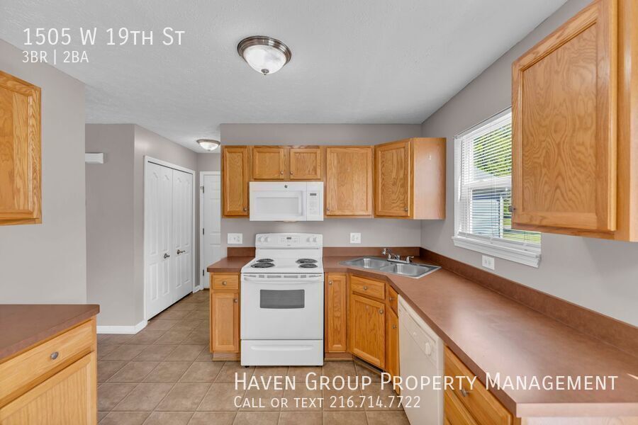 1505 W 19th St, Lorain, OH 44052- Spacious 3-bed 1.5-bath single-family home! property image