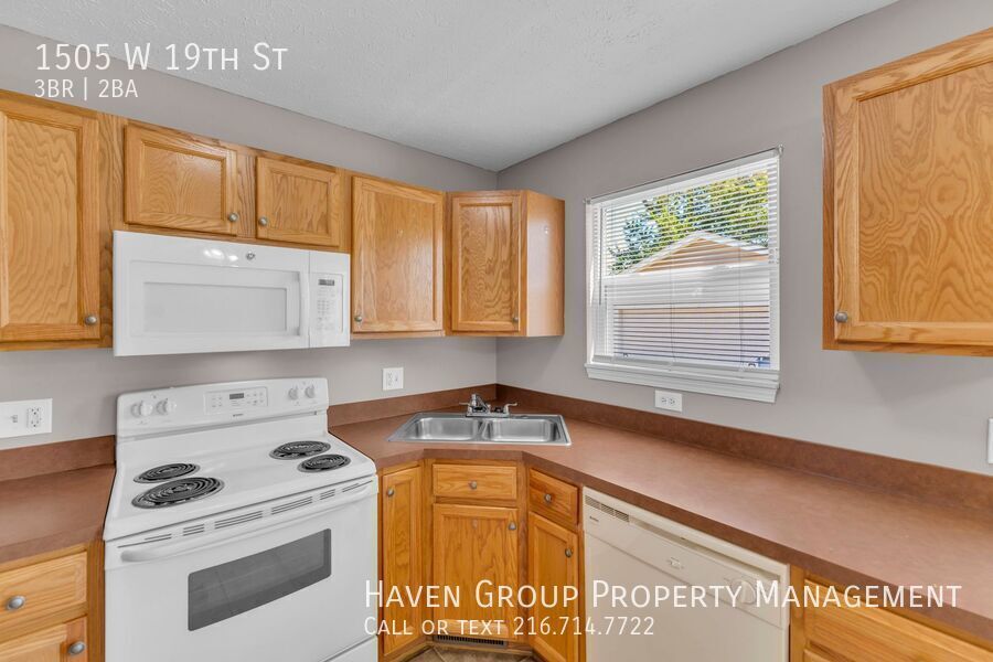 1505 W 19th St, Lorain, OH 44052- Spacious 3-bed 1.5-bath single-family home! property image