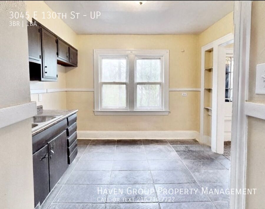 3045 E 130th St | UP, Cleveland, OH 44120 - Spacious 3-bed 1-bath multi-family home! property image